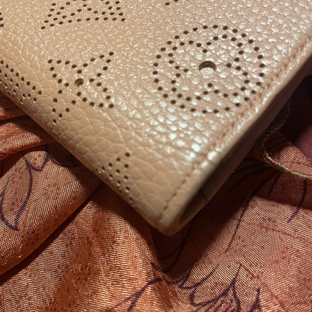Louis Vuitton large wallet 19"10 very great used condition